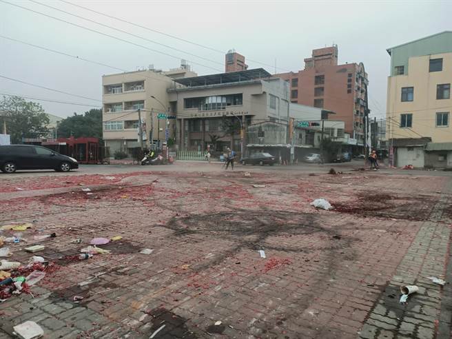 盐水蜂炮落幕，环保局清出6.1吨垃圾。（台南市府提供／刘秀芬台南传真）
