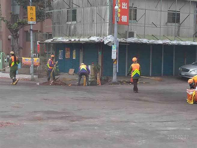 盐水蜂炮落幕，环保局清出6.1吨垃圾。（台南市府提供／刘秀芬台南传真）