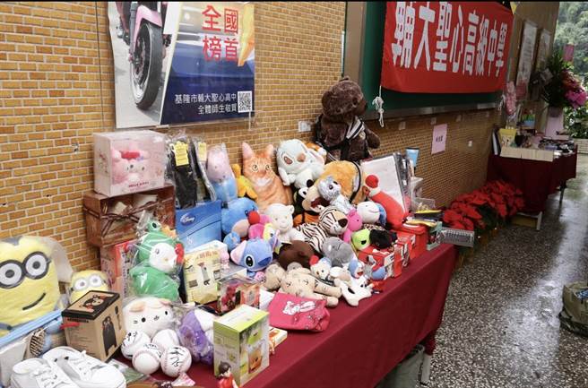 辅大圣心高中不勘少子化衝击，决定将高中、高职部停招 3年，图中为圣心最近办理跳蚤市场的盛况。（圣心高中提供／吴康玮基隆传真）