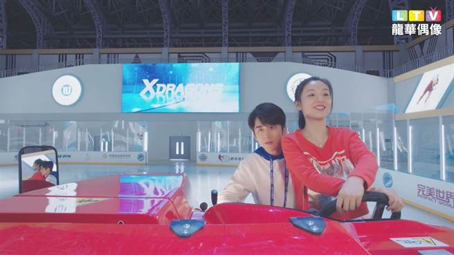 张新成自肥开冰车，结果却抱着吴倩困在车上一小时。（图／龙华电视提供）