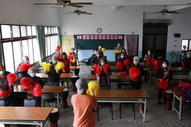 月眉国小于元宵节这当天办理猜灯谜节庆活动。（月眉国小提供／陈淑娥台中传真）