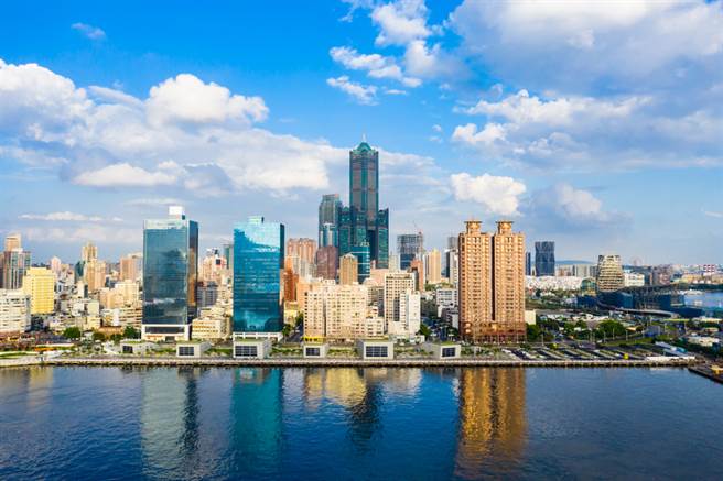 一名北漂的男网友分享，想长期居住在新北的女友回家乡，感受高雄的魅力。(达志影像)