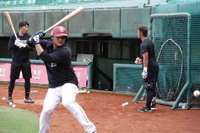 乐天桃猿陈俊秀。（毛琬婷摄）