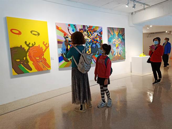 除了艺术家现地创作之外，还展出9位艺术家个别的画作。（朱铭美术馆提供）