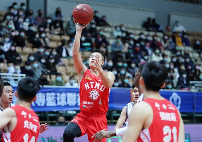 台湾师大主控陈又玮27日在最后关头连进两球。(大专体总提供)