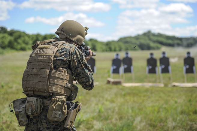 ARQ新制難度大幅提升，卻更貼近戰場真實面貌，解決敵人中槍還能衝向我方的窘境。(圖/DVIDS)