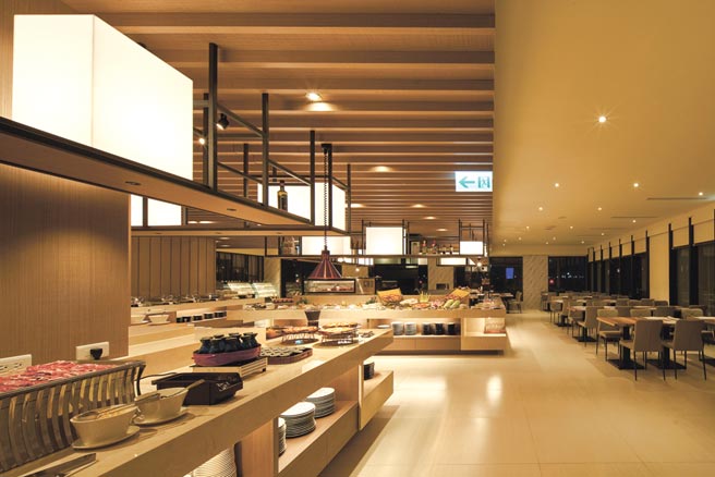 兰阳头城乌石港海景酒店海景全日餐厅。      图╱海景酒店提供