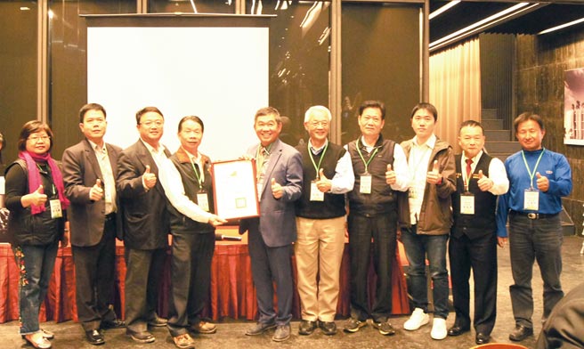 台湾大埔美厂商协进会第三届理监事等合影。图／许俊扬