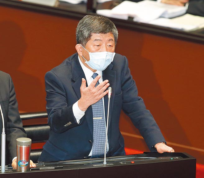 在26日立法院质询中，立委费鸿泰质疑如果AZ疫苗不好就该暂缓进口，未料卫福部长陈时中竟开呛说「等你可以等，没有强迫你打啦！」（姚志平摄）