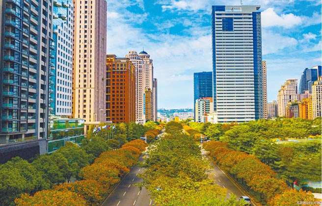 兴富发集团「329檔期」规画推案415亿，其中三笔都是百亿级规模，另位于台中巿政路旁的「巿政1号院」也持续销售中。图为豪宅云集的巿政路。（兴富发提供）