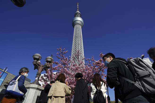 日本包括关西3府县在内的6府县「紧急事态宣言」，今天起正式解除。(图/美联社)