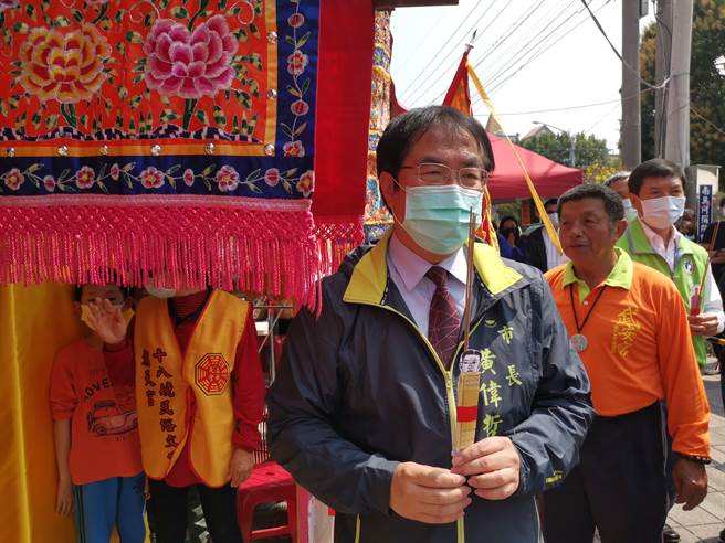 三年一科的大目降十八娆传统民俗活动，改于2月27至28日、3月1日在大目降广场举办躜轿脚祈运纳百福活动。台南市长28日上午也前往躜轿脚，为国运、百姓祈福。（刘秀芬摄）