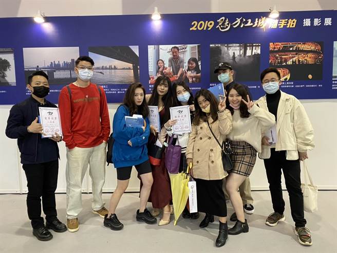 随手拍台湾学员们于颁奖典礼结束后合影留念。（杨宜臻摄）