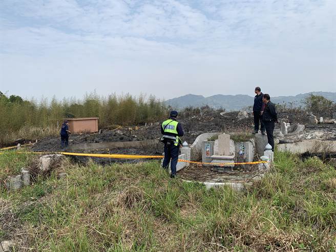 台中市石冈区第四公墓发现一具男焦尸。（民眾提供／陈淑娥台中传真）