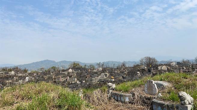 台中市石冈区第四公墓发现一具男焦尸。（民眾提供／陈淑娥台中传真）