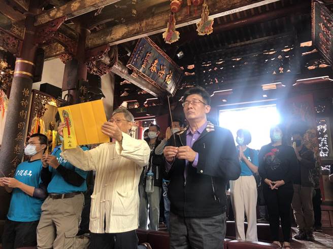 台南市南山公墓自救會、重現府城水文促進會等多個民間團體，積極爭取南山公墓全區保存，今發起「二二八護南山-狀告府城隍」。(曹婷婷攝)