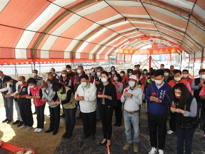 南投縣▲中興新村分洪工程28日正式動土，由南投縣副縣長陳正昇（右2）親自出席，執鏟動土象徵居民的水患困擾即將結束。（南投縣政府提供／黃立杰南投傳真）