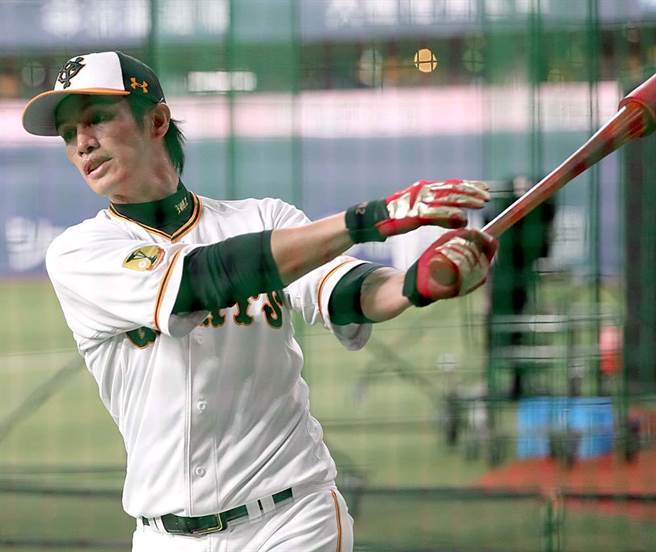 巨人队阳岱钢在热身赛开轰。（截自巨人官方推特）