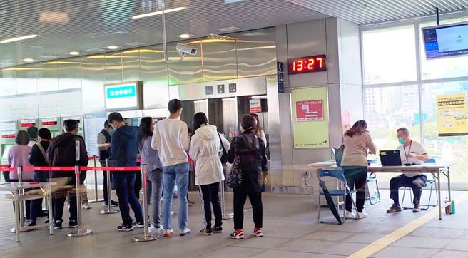 台中捷運公司強調，捷運站綁卡服務受到市民的高度肯定。（台中市政府提供／陳世宗台中傳真）