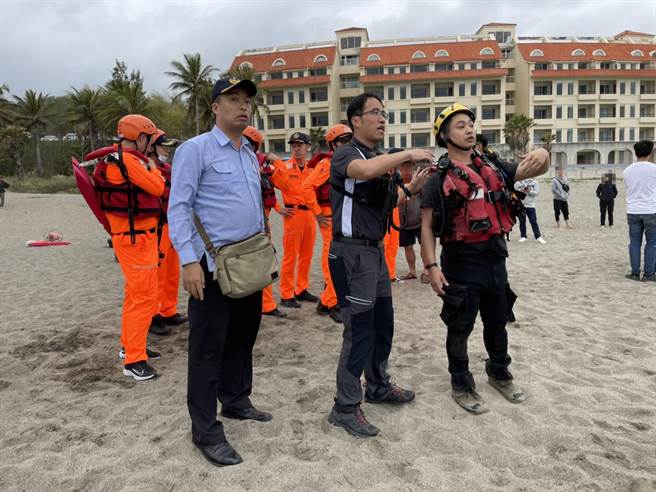 17岁少年28日在杉原海水浴场溺，1日寻获遗体。（台东县消防局提供） 