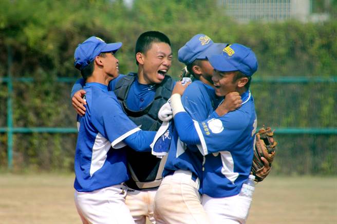 三民高中击败莺歌工商直闯8强，莺歌挺进12强。（学生棒联提供）