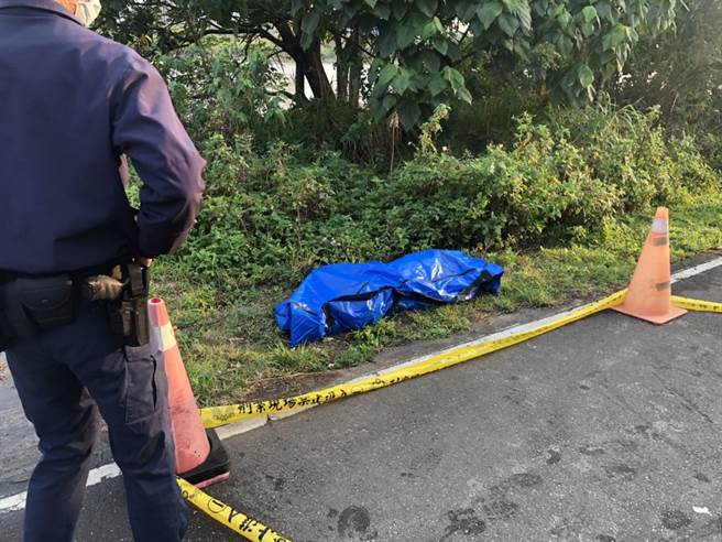 警方在新月桥下现场拉起封锁线，防止民眾误闯破坏。（翻摄画面／李俊淇新北传真）