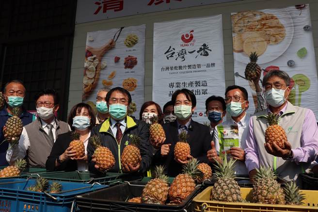 副总统赖清德呼吁国人多吃凤梨、多挺农民。（刘秀芬摄）