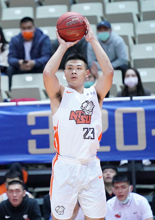 國體藍少甫今天投進15分。（大專體總提供）