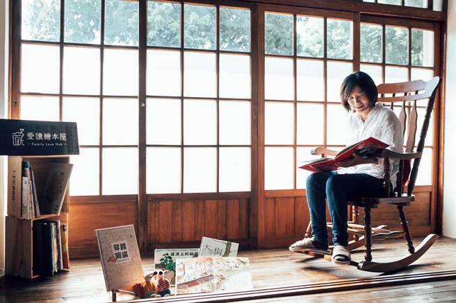 屏東市勝利星村又一家獨立書店「愛讀繪本屋」開幕，以繪本推廣和親職教育為營運理念，希望展現繪本的神奇魔力。（潘建志攝）
