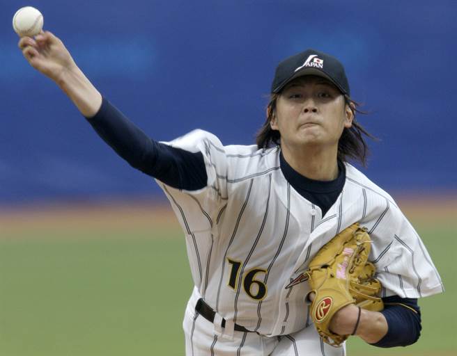 乐天队老将涌井秀章挤下海归派的田中将大，担任球队开幕战先发投手。（美联社资料照）