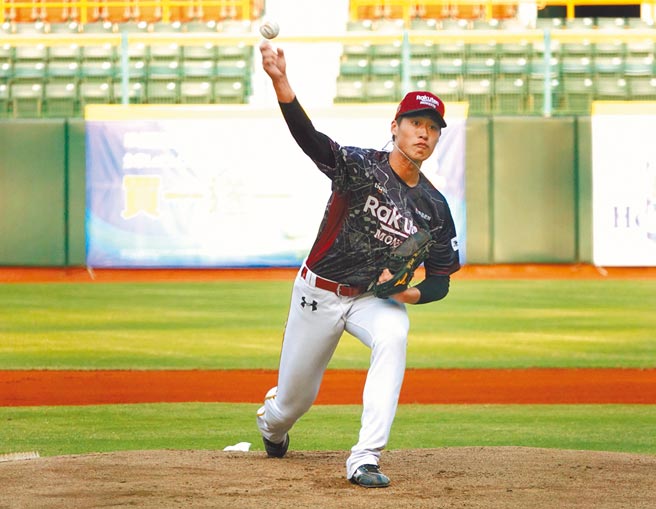 乐天桃猿投手翁玮均，昨热身赛先发2局无失分。（毛琬婷摄）