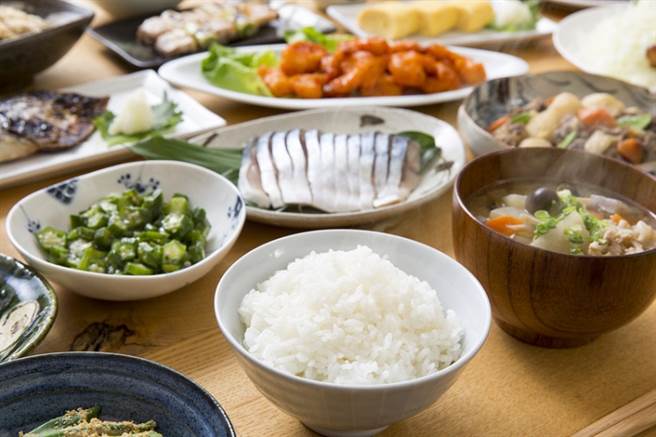 肠胃不好可以吃高纤食物？ 1重点须知，顺便告诉你哪些食物能润肠。(图/常春月刊提供)