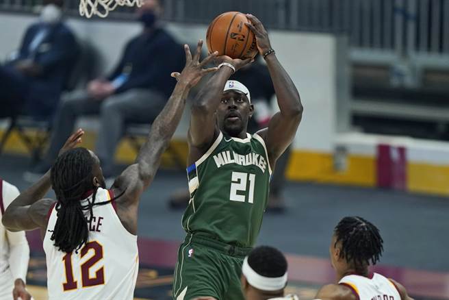 在缺席3周后重新復出，公鹿主控哈勒戴终于坦承先前感染新冠病毒。(美联社)