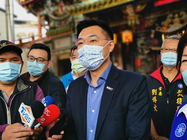 國民黨主席江啟臣表示，農民所期待的就是種的水果能賣得出去，也不管賣到什麼地方去。（劉秀芬攝）