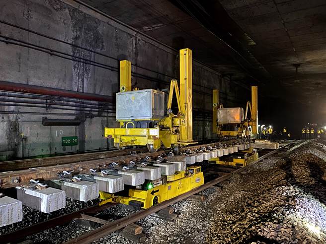 台鐵台北站預計周四起全面更換PC枕道岔，施工時間預計至3月底，期間共影響5列次，各車延誤約5至10分鐘。(台鐵局提供)