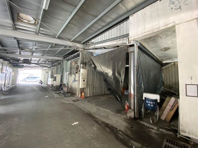 花莲吉安乡北昌市场近年在大环境竞争下逐渐没落，公所针对市场老化问题，加强原有结构补强、耐震评估，并听取摊商和居民实切需求，并将停车问题纳入检讨，后续将争取中央经费补助改善。（罗亦晽摄）