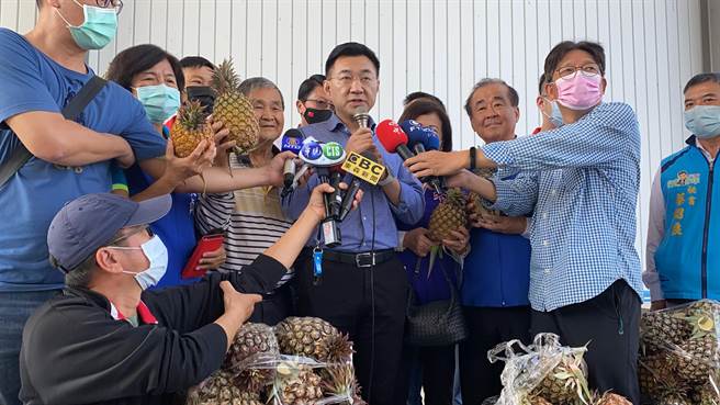 國民黨主席江啟臣說，「珍愛藻礁公投」連署昨晚一舉突破法定門檻，可以說是民進黨自己促成的。(曹婷婷攝)