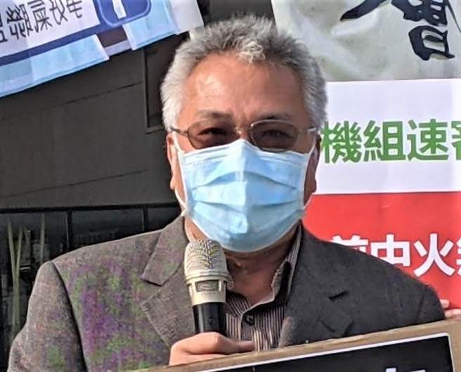 台灣生態學會前理事長楊國禎1日表示，桃園藻礁有十多種新生的珍貴物種竟遭威脅，現在台灣海岸線有一半以上被破壞，台灣不能漠視藻礁摧毀的衝擊。（盧金足攝）