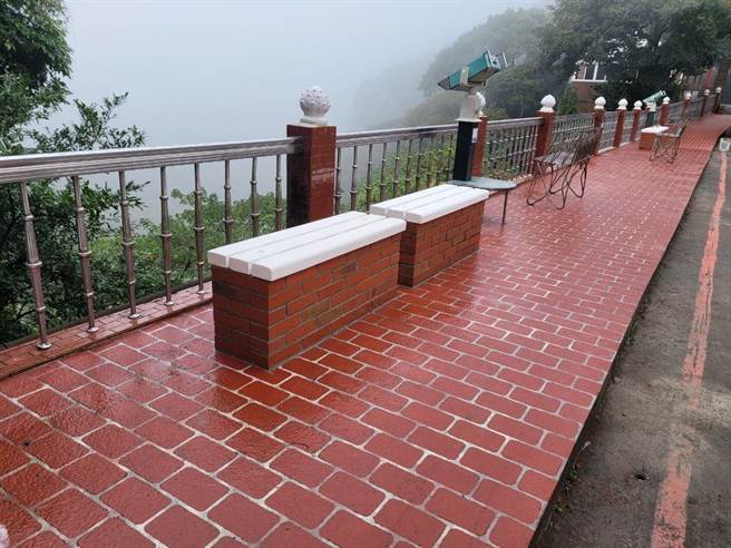 鸣凤山休憩区的鸣凤古道平缓不陡，但因设备年久失修充满安全疑虑，苗栗县政府争取800万元提升周边环境暨观光轴线营造。（县府文观局提供／何冠娴苗栗传真）