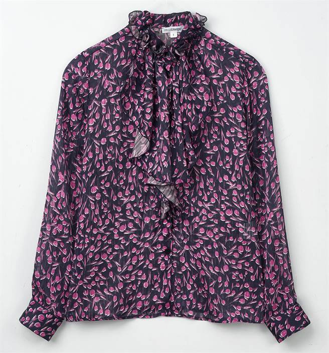 NARA CAMICIE蕾丝丝质衬衫，原价7690元、特价3840元。（SOGO提供）