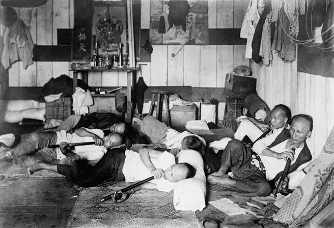 鸦片早在西汉就传入，为何偏偏在清朝时期泛滥成灾？（示意图／达志影像）