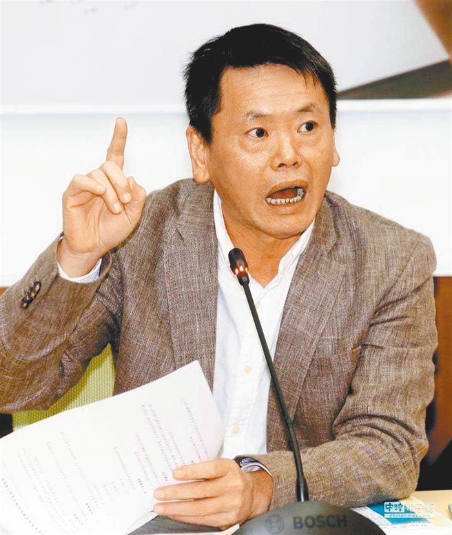 國民黨立委林為洲表示，《戒嚴時期人民受損權利回復條例》草案已交付司法法制委員會審查，國民黨會排案審查，他向民進黨喊話，不要做半套、打假球，一起讓法案通過。（本報資料照片）