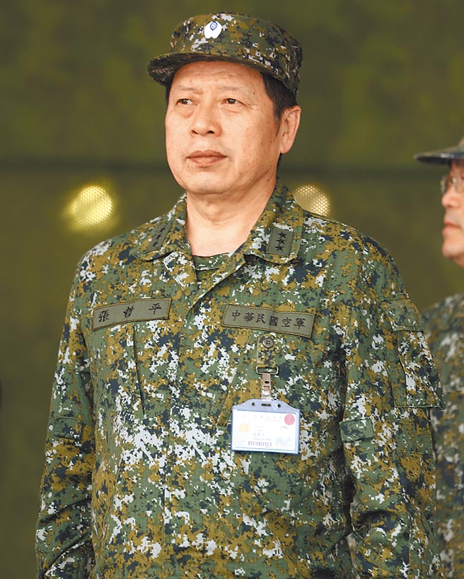 参谋总长黄曙光6月底将届龄退役，军中预料，空军出身的张哲平（见图）是下任总长热门人选。（本报资料照片）