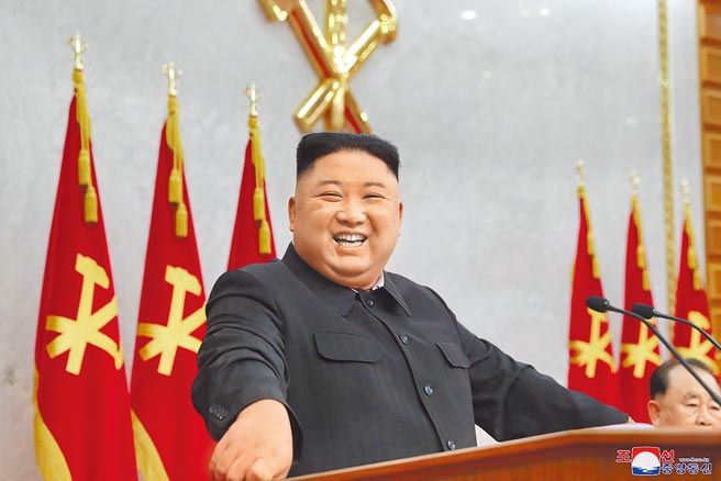 北韩领导人金正恩上台即将迈入第10年，一本歌颂其政绩的传记《伟人与强国时代》，也于不久前出版。（路透）