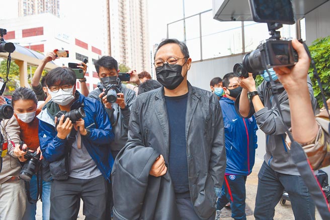 香港警方于2月28日以串谋颠覆国家政权罪起诉47名于今年1月被拘捕的人士，所有上述人士会被通宵扣留，并于3月1日提堂。（中新社）