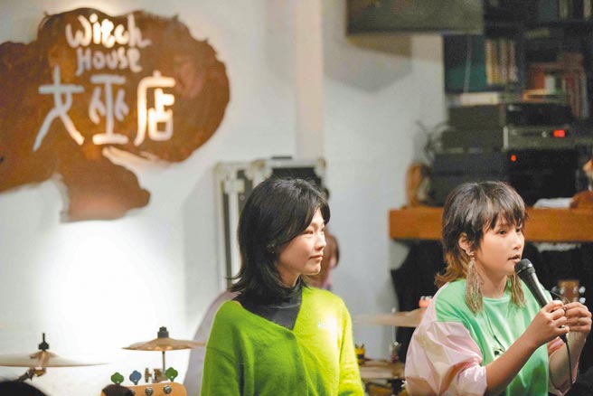 柯泯薰（左）前晚擔任馬曉安個唱嘉賓。（動靜音樂提供）