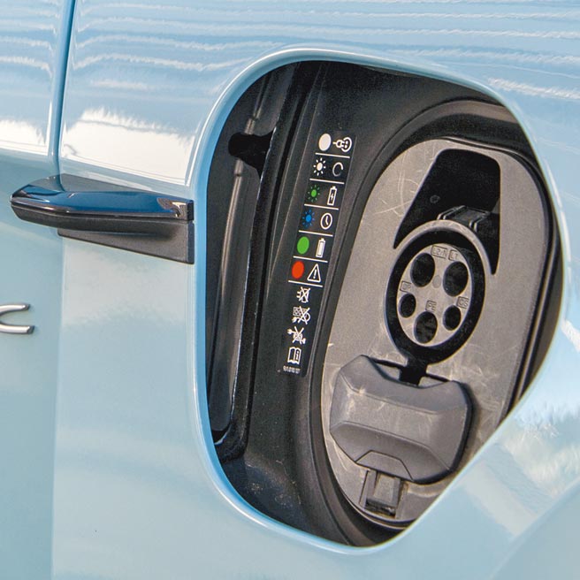 Taycan 4S充电孔。（陈大任摄）