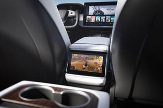 坐後座不無聊：大改款 Model S／X 第二排螢幕可在行車間播放影片