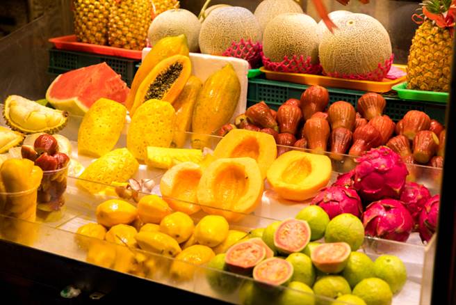 陸稱有蟲害禁台灣鳳梨，政府帶動全民吃鳳梨的運動，一名網友好奇，下次台灣哪種水果滯銷，大家不會想救，引發網友熱議。（圖／Shutterstock）