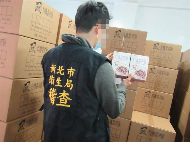 乐扉宝宝米饼遭爆黑心「工业氮气」填充，卫生局稽查后当场封存近500公斤有疑虑的产品。（新北市卫生局提供／许哲瑗新北传真）